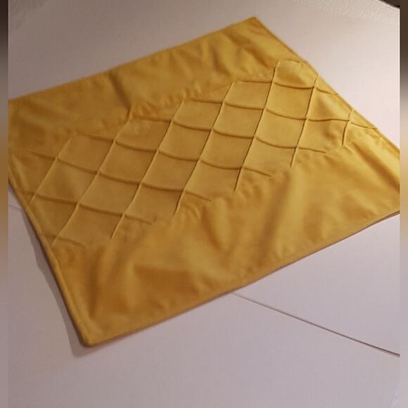 LUTANKY *BNIB* Yellow Velvet Pillow Case ** Stunning! - Picture 3 of 8